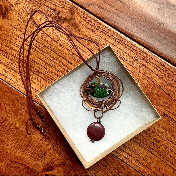 Elegant Copper and Green Pendant Necklace - Picture 2 of 3